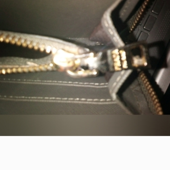 Prada Black Wallet Free Shipping - Picture 13 of 13